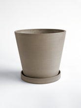Load image into Gallery viewer, Zenpots 20cm Pot with Catch Plate